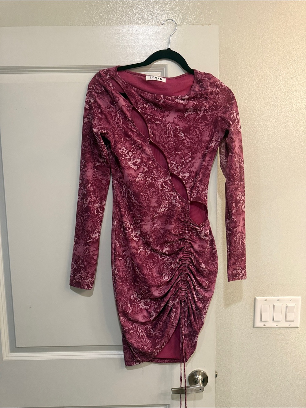 Soda Mauve Marble Ruched Cutout Long-Sleeve Mini Dress